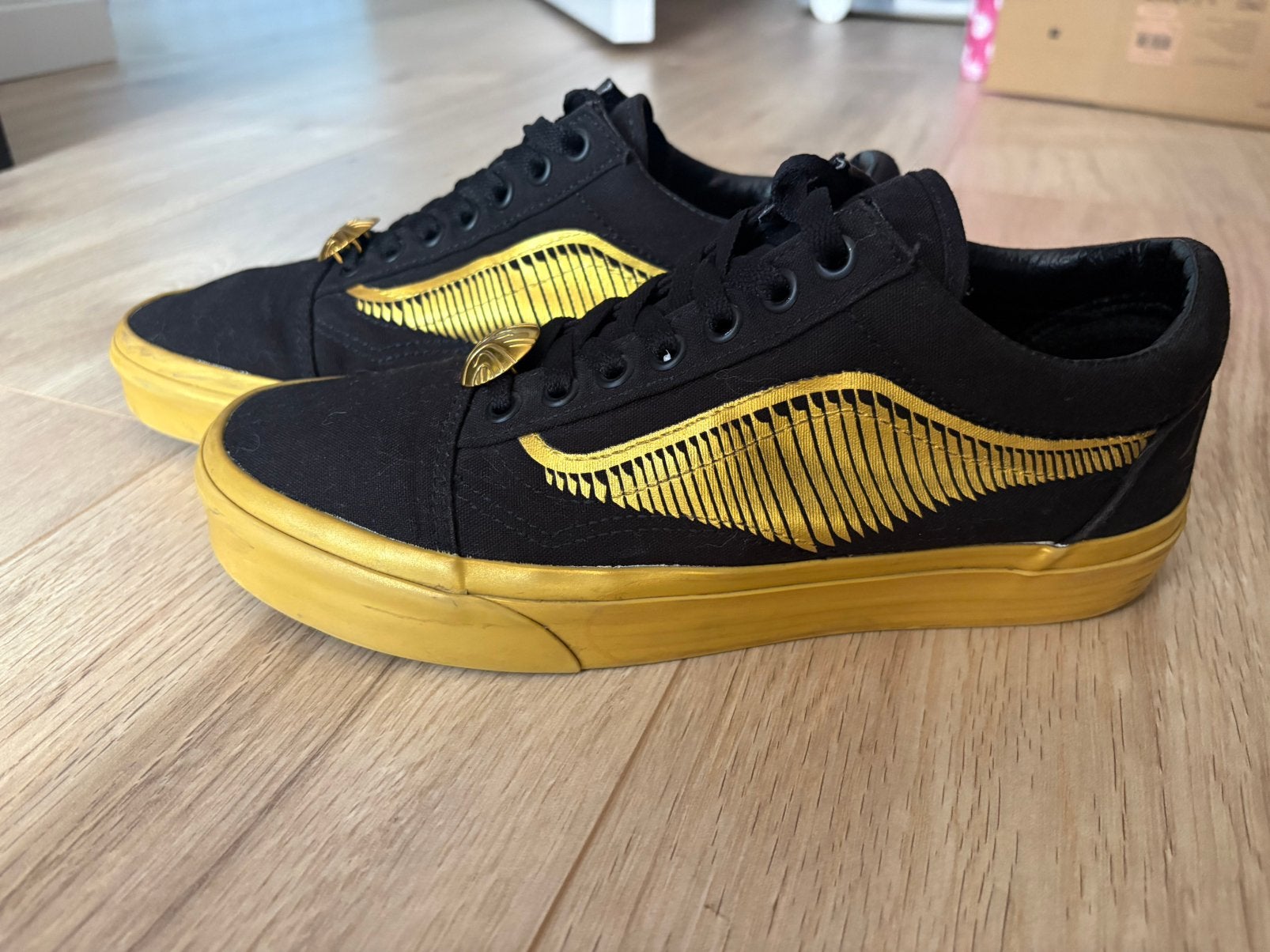 Vans x Harry Potter Golden Snitch Old Skool Limited Edition, Ophalen of Verzenden, Zo goed als nieuw, Zwart