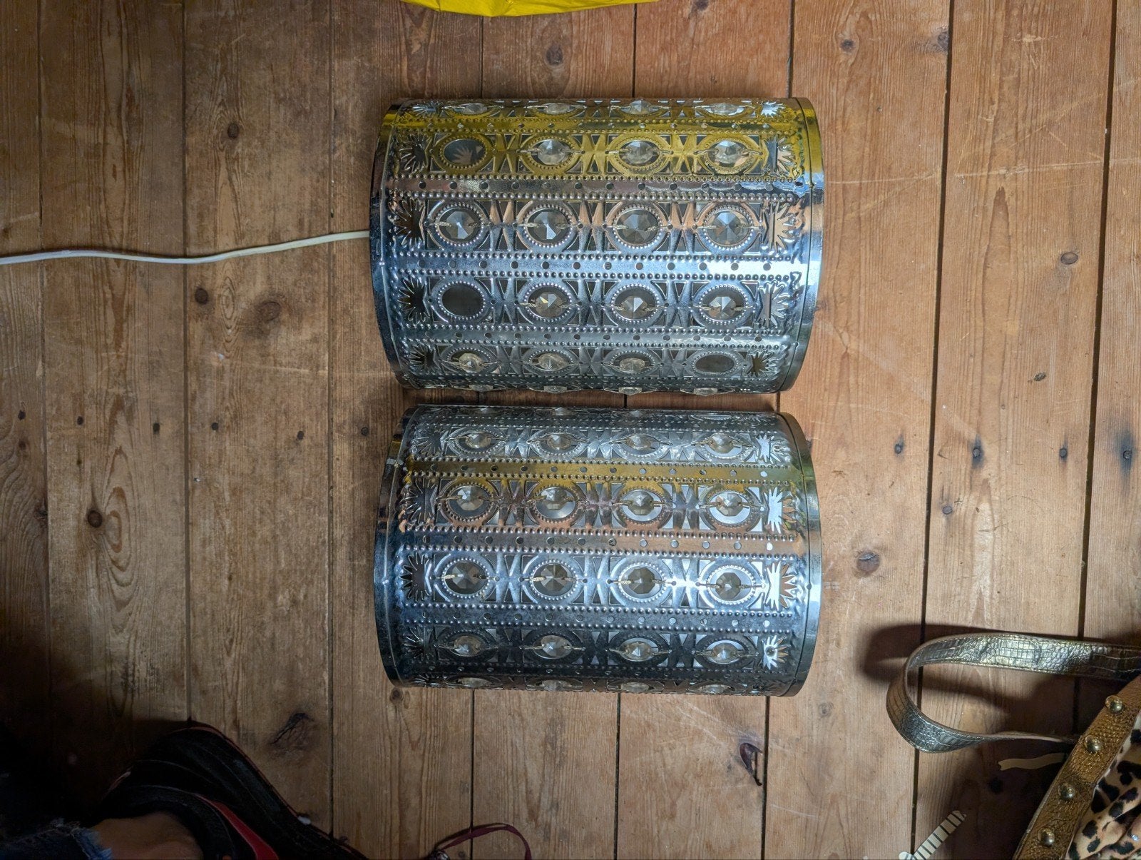 Set van 2 vintage metalen wandlampen met patroon, Ophalen of Verzenden, Gebruikt, Metaal