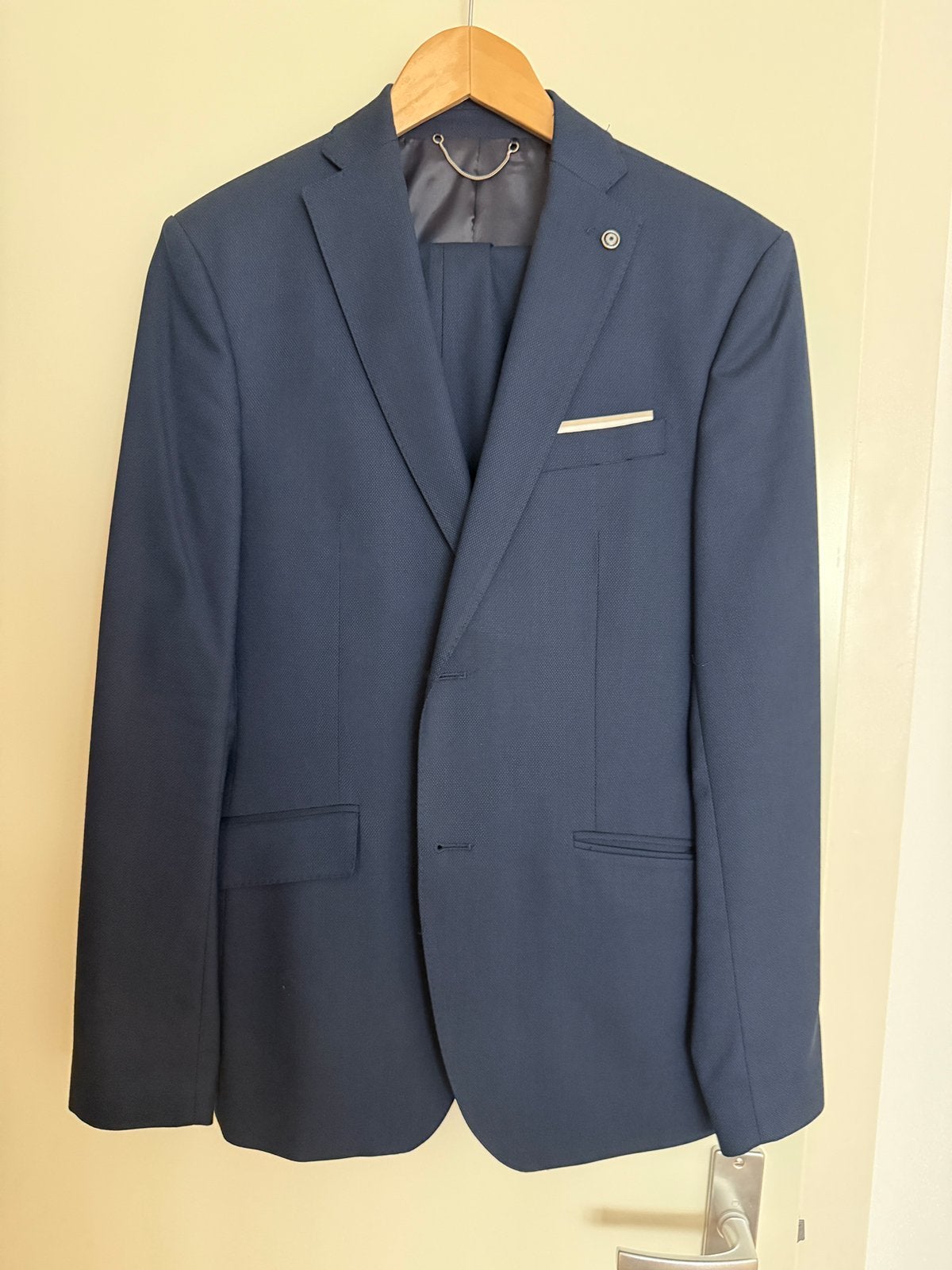 Zara pak donkerblauw, colbert 48 / broek 38, met kledinghoes, Ophalen of Verzenden, Zo goed als nieuw, Maat 48/50 (M), Blauw