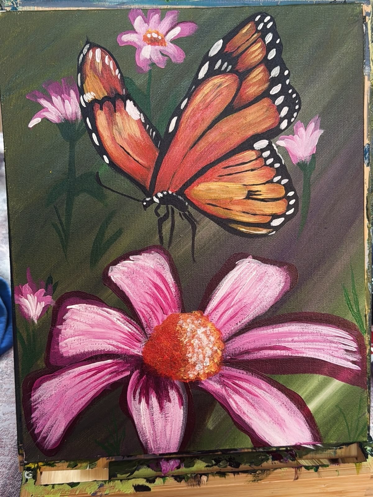 Schilderij: Vlinder en Roze Bloemen, Bloemen, Acrylverf, Doek, Realistisch