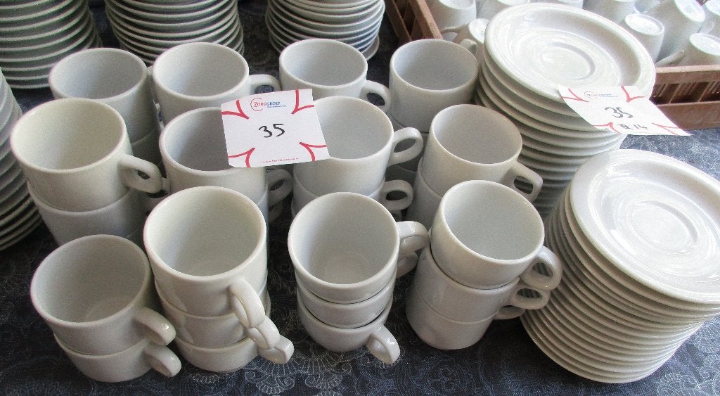horeca servies - 35  kop en schotels en 150 losse schotels, Gebruikt, Ophalen of Verzenden, Overige stijlen, Kop(pen) en/of Schotel(s)
