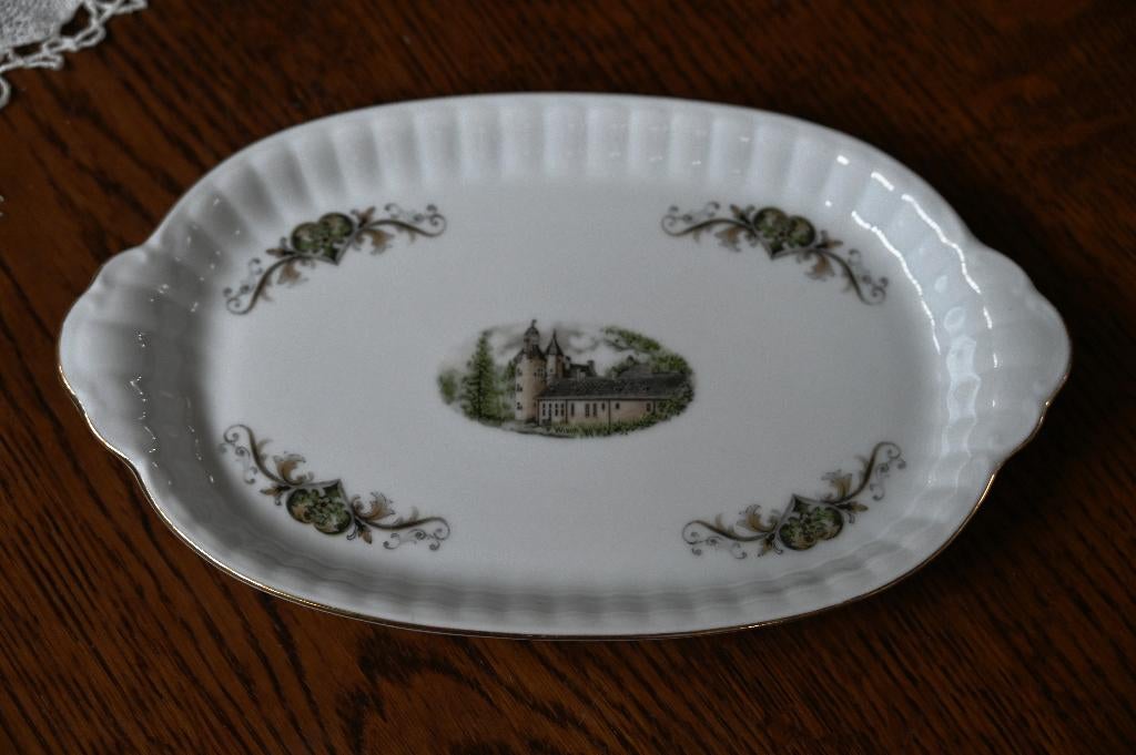 Schaaltje onderschaaltje roomstel kastelen servies, Gebruikt, Ophalen of Verzenden, Schaal of Schalen, Overige stijlen
