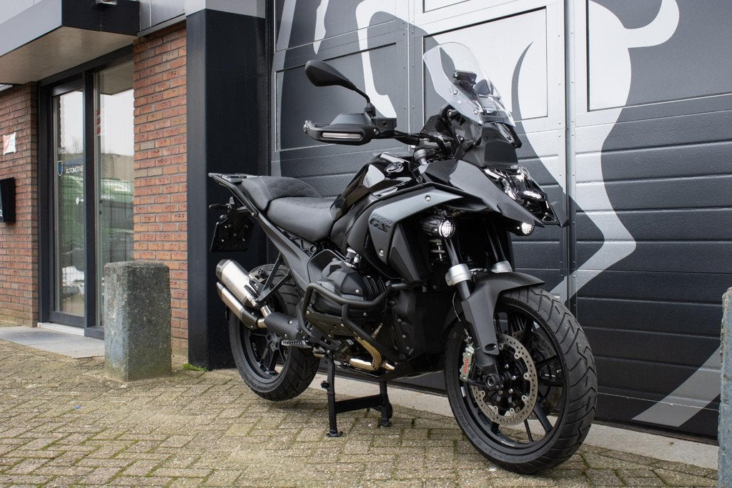 BMW R 1300 GS Triple Black / Custom zadel / Akrapovic / Gesm, Bedrijf, Handvatverwarming, Meer dan 35 kW, Toermotor