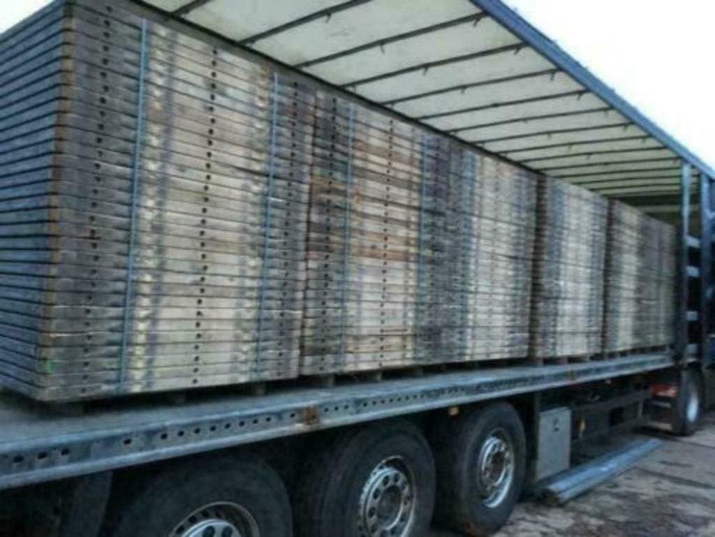 Zeer Gave steenschotten van 50mm dik , 0,98 x 1m40 van hout