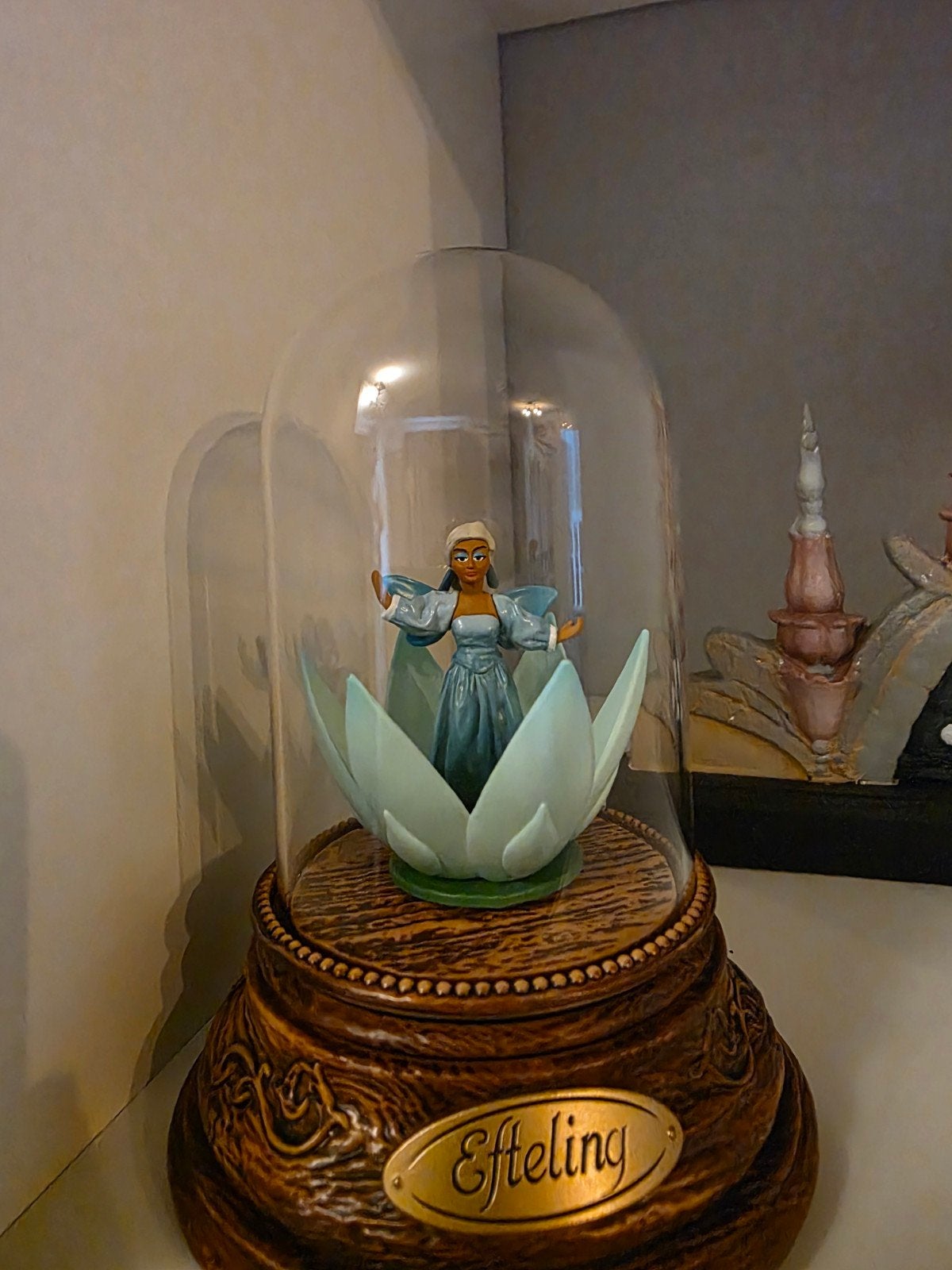 Efteling Souvenir: Indische waterlelie Beeldje met Originele, Verzamelen, Efteling, Ophalen of Verzenden, Zo goed als nieuw, Beeldje of Poppetje