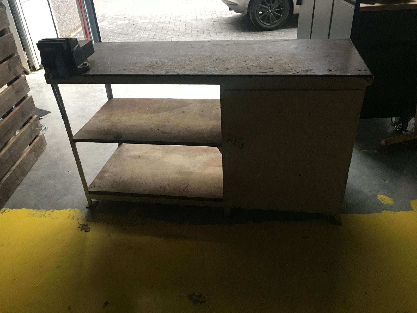 Werkbank met bankschroef en opbergruimte, Ophalen, Gebruikt, 120 tot 170 cm, Bankschroef