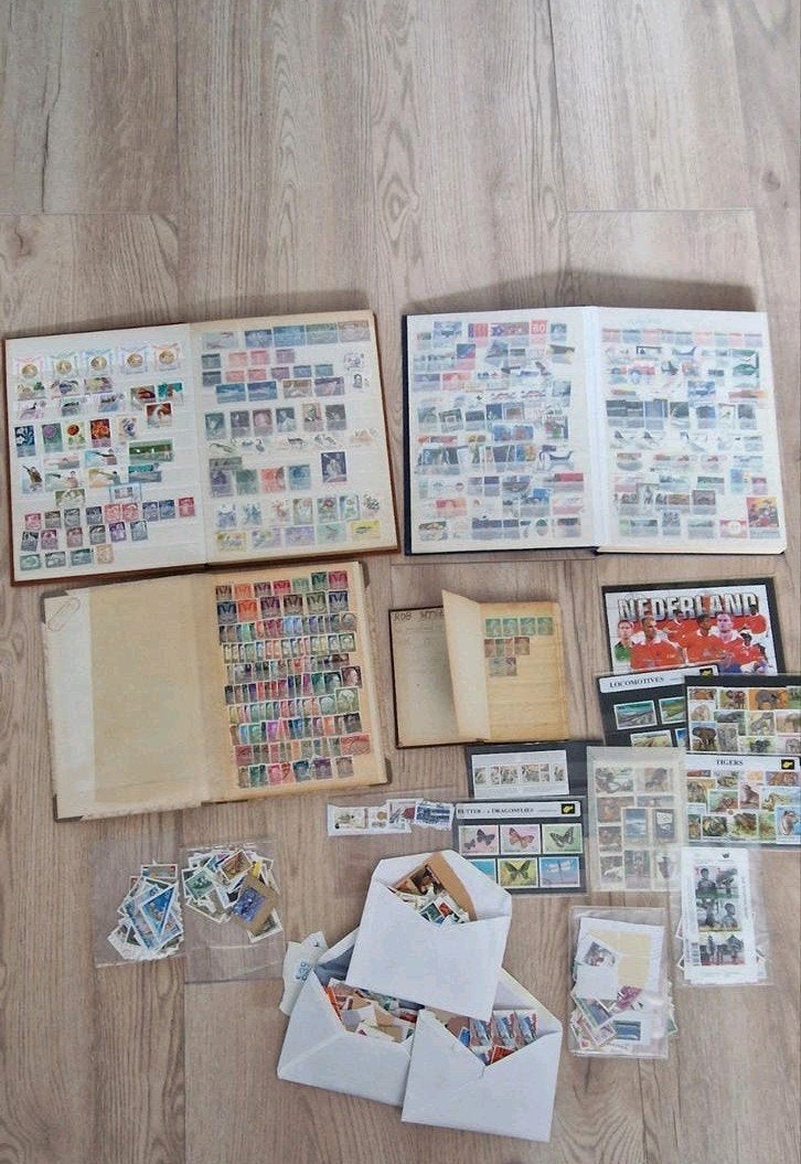 Grote verzameling postzegels uit diverse landen, Ophalen of Verzenden, Nederland en Buitenland