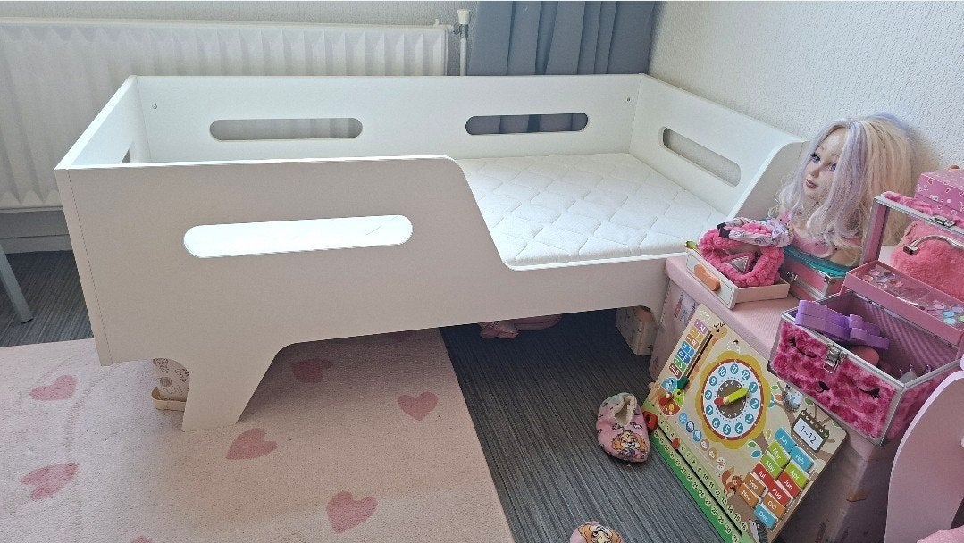 Wit peuterbed met matras, Ophalen, Zo goed als nieuw, Ledikant