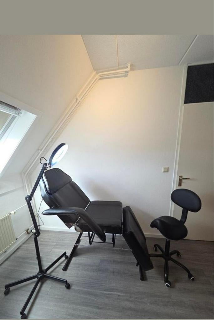 Massagetafel / behandelstoel met loeplamp en zadel kruk, Ophalen, Massagetafel