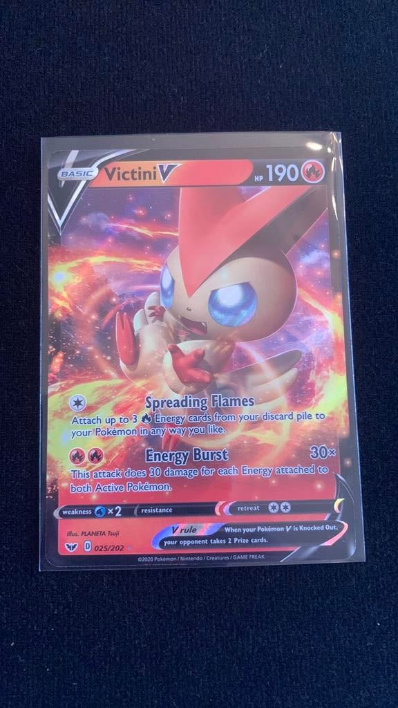 Victini V, Hobby en Vrije tijd, Verzamelkaartspellen | Pokémon, Ophalen of Verzenden, Zo goed als nieuw