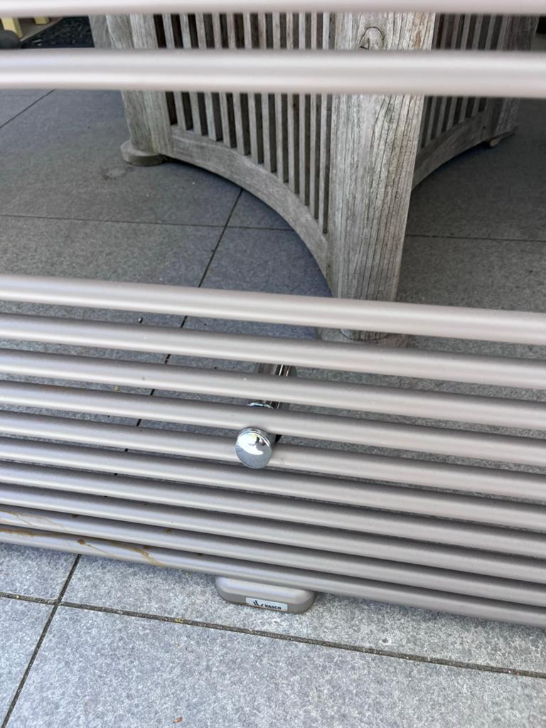 Vasco designradiator op kleur met handdoekrekje 135x600mm, 500 tot 800 watt, Radiator, Minder dan 60 cm, Ophalen of Verzenden