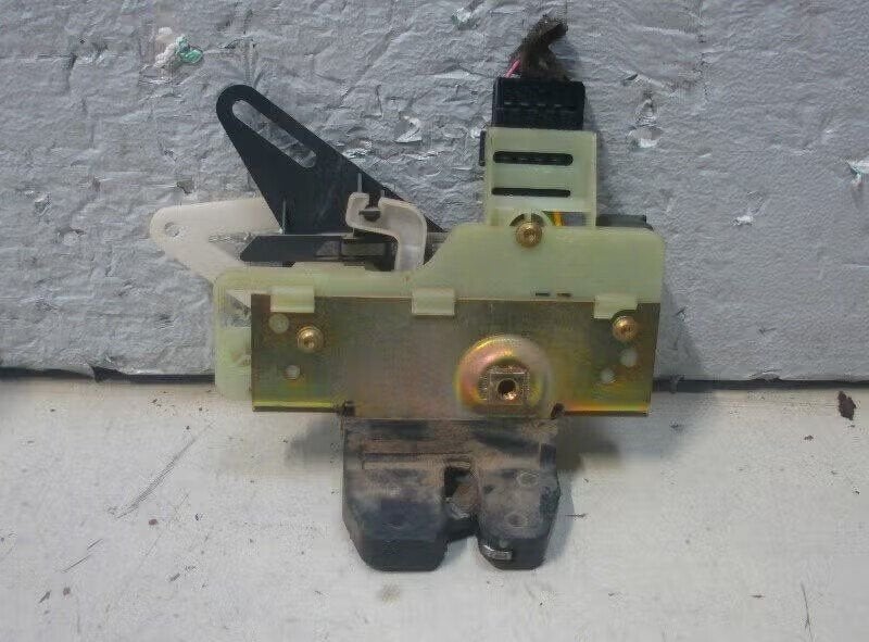 SLOTVANGER ACHTERKLEP Volvo XC70 (SZ) (01-2000/08-2007), Gebruikt, Info@volvocars.com, Ophalen of Verzenden, Volvo