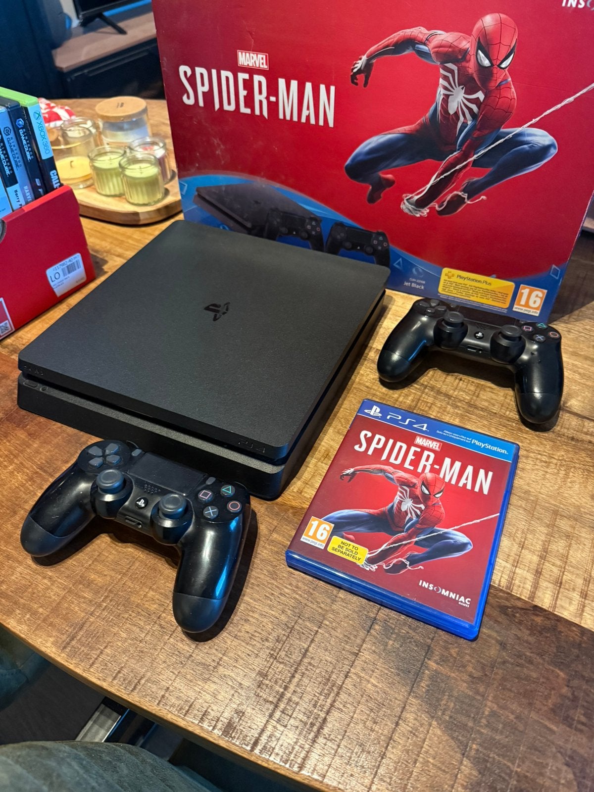 Foto 2 van Boxed PS4 spider man 2 controller bundle