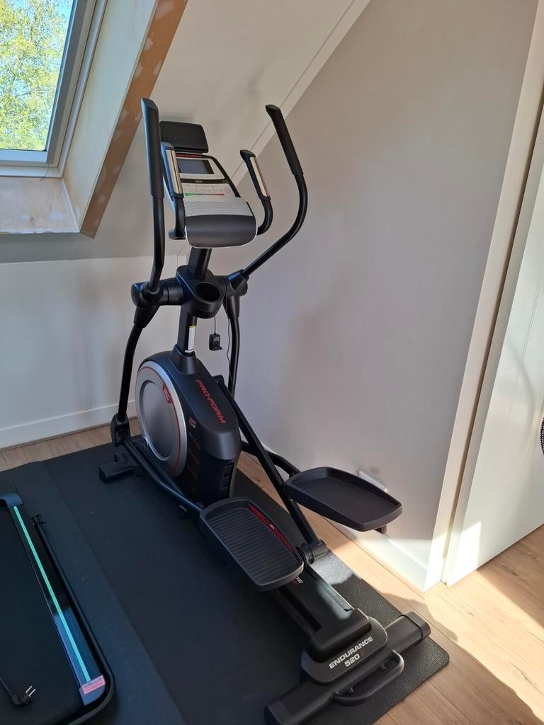 ProForm 520i Crosstrainer - Zo goed als nieuw met mat, Sport en Fitness, Ophalen, Buik, Zo goed als nieuw, Crosstrainer