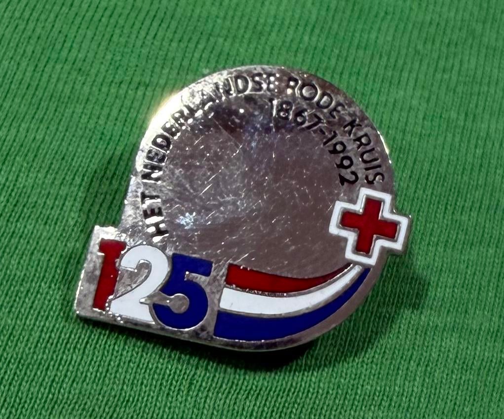 Speldje/broche rode kruis, Verzamelen, Speldjes, Pins en Buttons, Ophalen of Verzenden, Zo goed als nieuw, Overige onderwerpen
