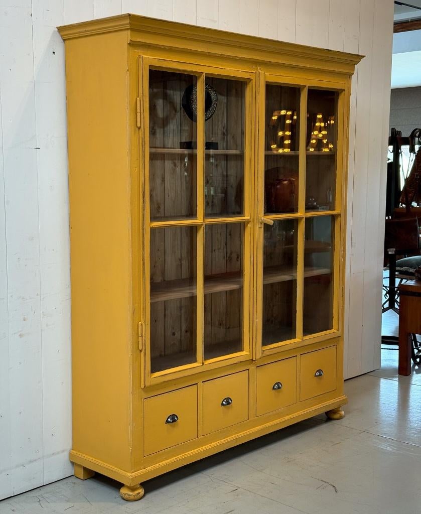 Gele kast, Houten kast, Vintage kast, Opbergkast, Wandkast, Ophalen of Verzenden