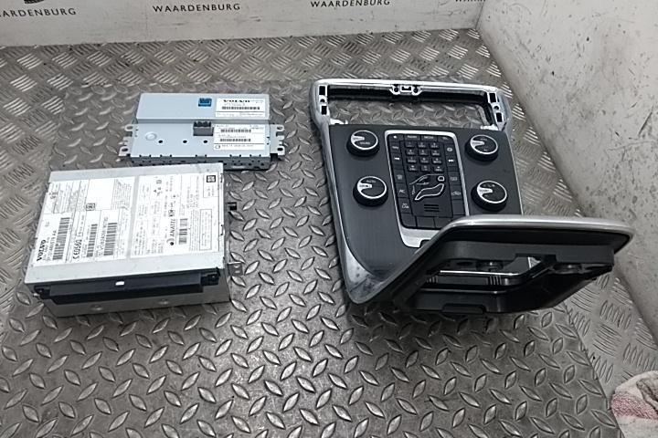 VOLVO V40 NAVIGATIE 2015, Auto-onderdelen, Ophalen of Verzenden, Gebruikt, Stiba lid