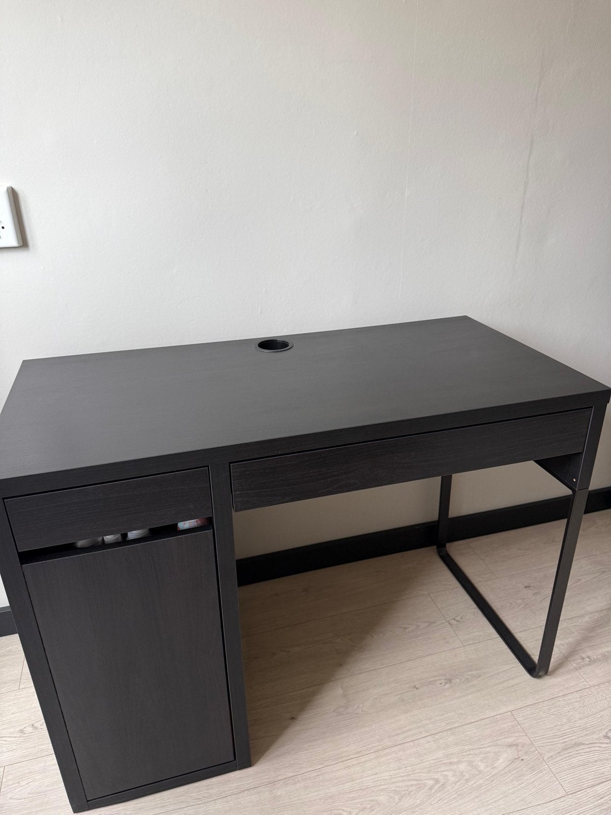 IKEA Micke bureau 6 maanden oud - Zwart met lade en kast, Zwart, Met lades, Spaanplaat of MDF, Ophalen of Verzenden