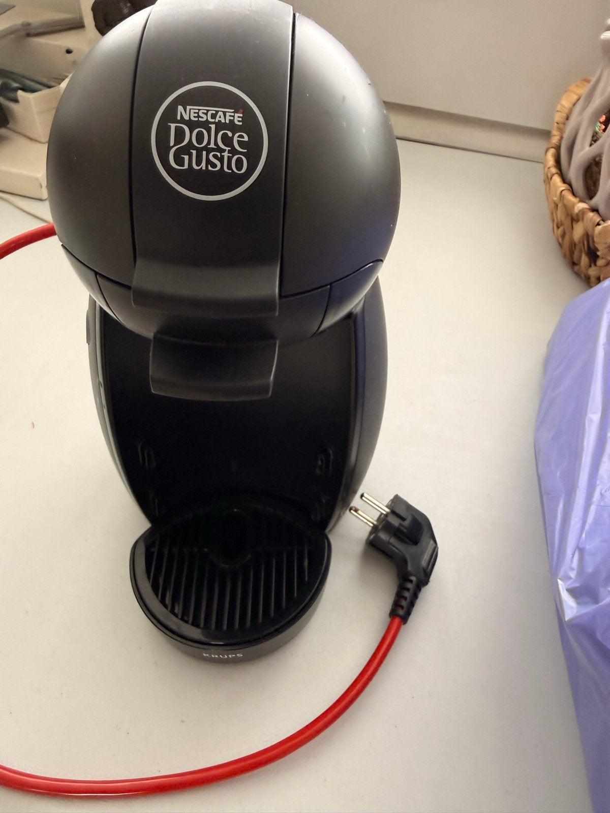 Nescafé Dolce Gusto koffiezetapparaat - Zwart, Ophalen, Koffiepads en cups, Gebruikt, Koffiemachine