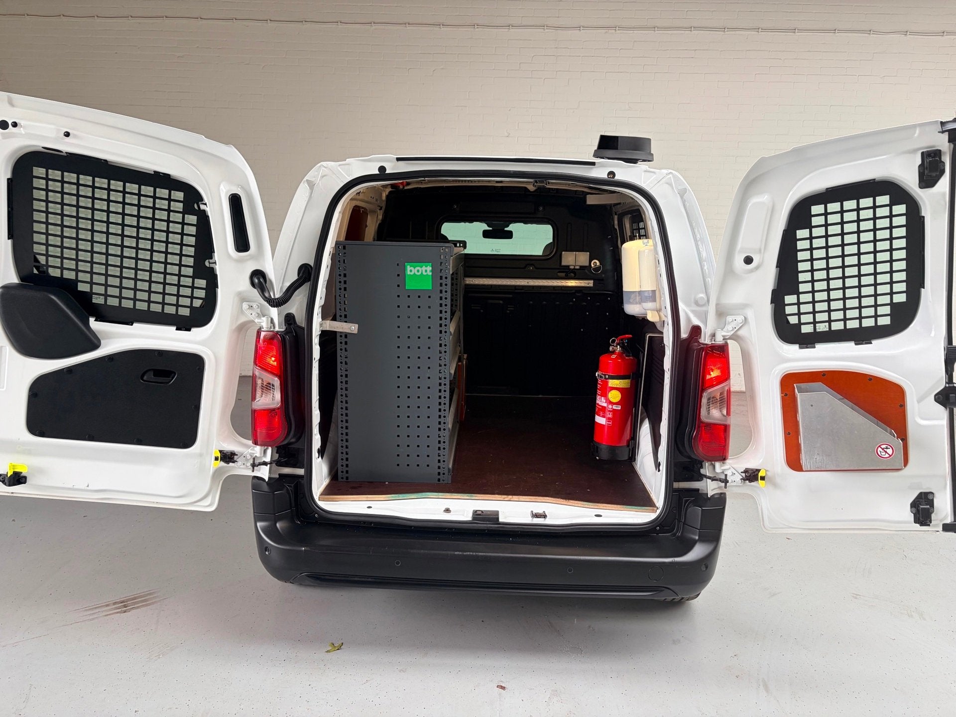 Citroen Berlingo Servicewagen 1.5 BlueHDI 100pk euro61 L1H1, Voorwielaandrijving, Dealer onderhouden, Stof, Gebruikt