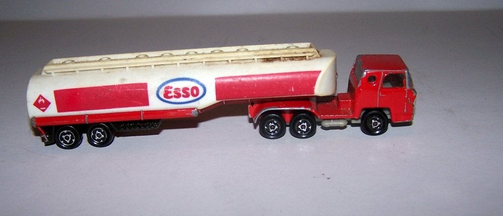 Vintage Majorette Bernard truck met Esso tanker. Izgs., Ophalen of Verzenden, Zo goed als nieuw, Bus of Vrachtwagen