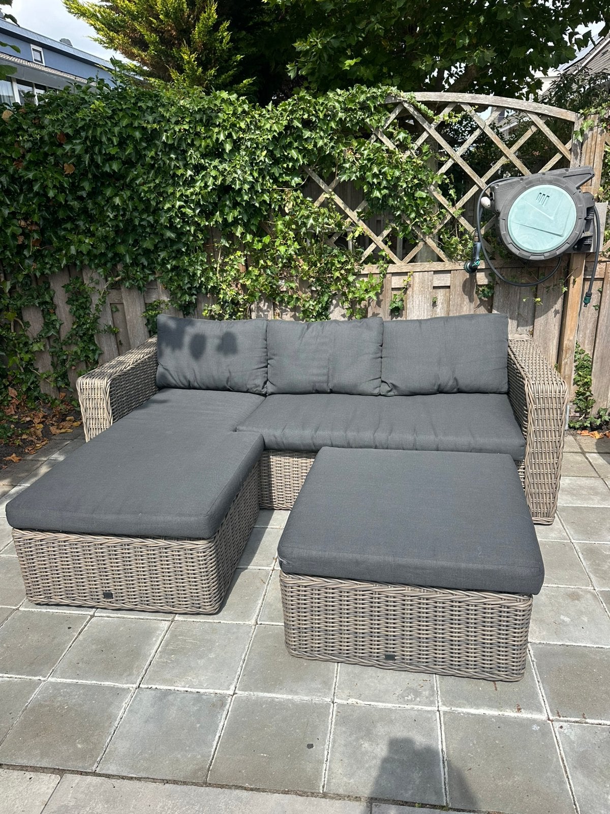Loungeset met chaise longue en hocker - bezorgen mogelijk, Tuin en Terras, Ophalen, Zo goed als nieuw, Wicker, Hocker