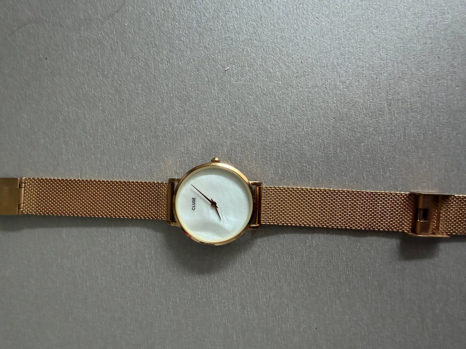 Cluse horloge roségoudkleur met parelmoer wijzerplaat, Sieraden, Tassen en Uiterlijk, Overige merken, Gebruikt, Staal, Polshorloge