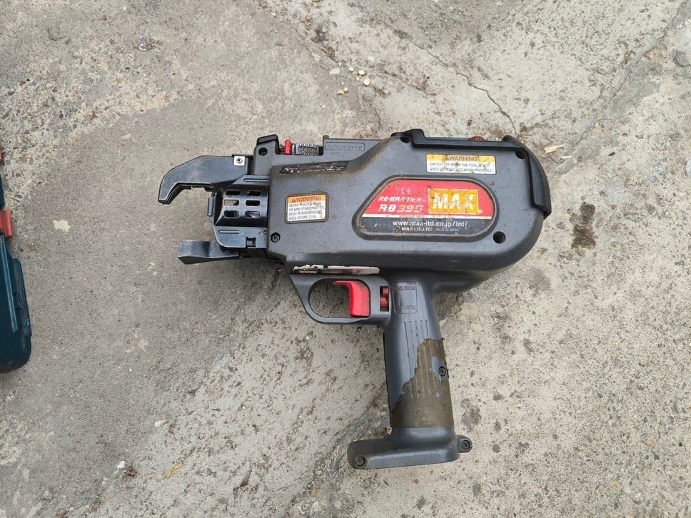MAX Rebar-Tier RB-398 met 2 accu's en opbergdoos, Ophalen of Verzenden, Gebruikt, Overige typen, Overige merken