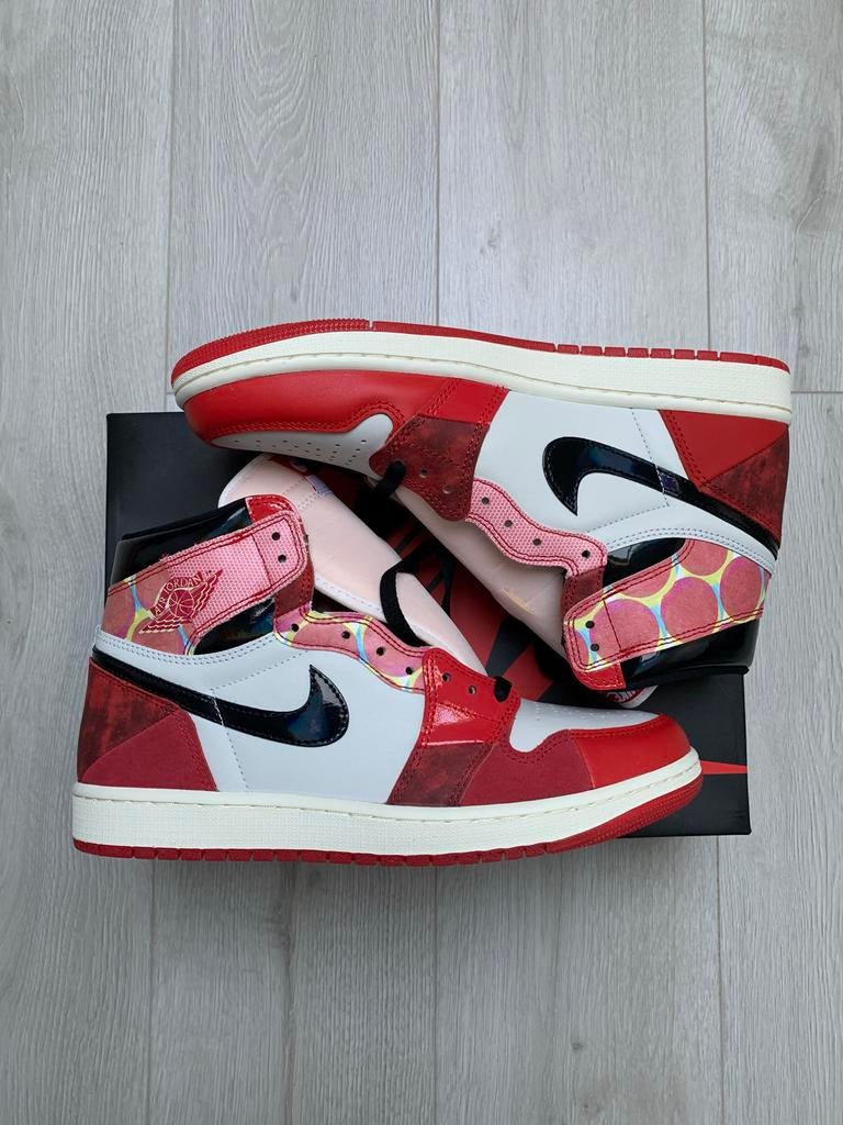 Spider-Man x Air Jordan 1 Retro High OG -  Maat: 44,5, Kleding | Heren, Schoenen, Overige kleuren, Nieuw, Ophalen of Verzenden