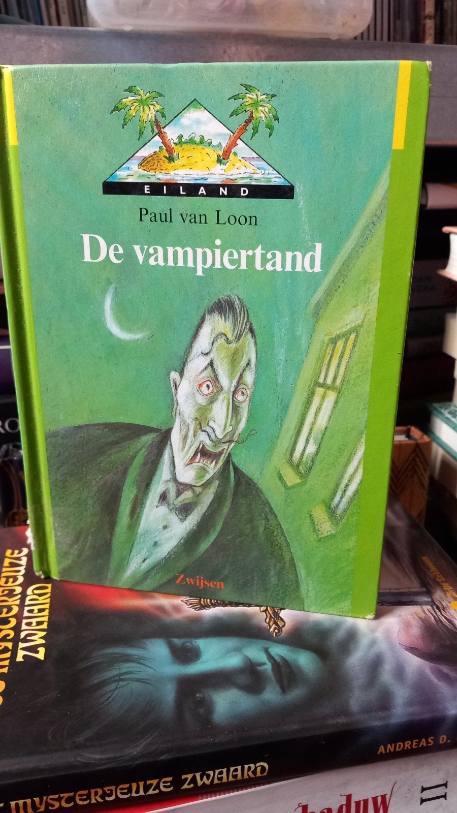Paul van Loon - De vampiertand (Eiland), Ophalen of Verzenden, Gelezen, Paul van Loon, Fictie algemeen