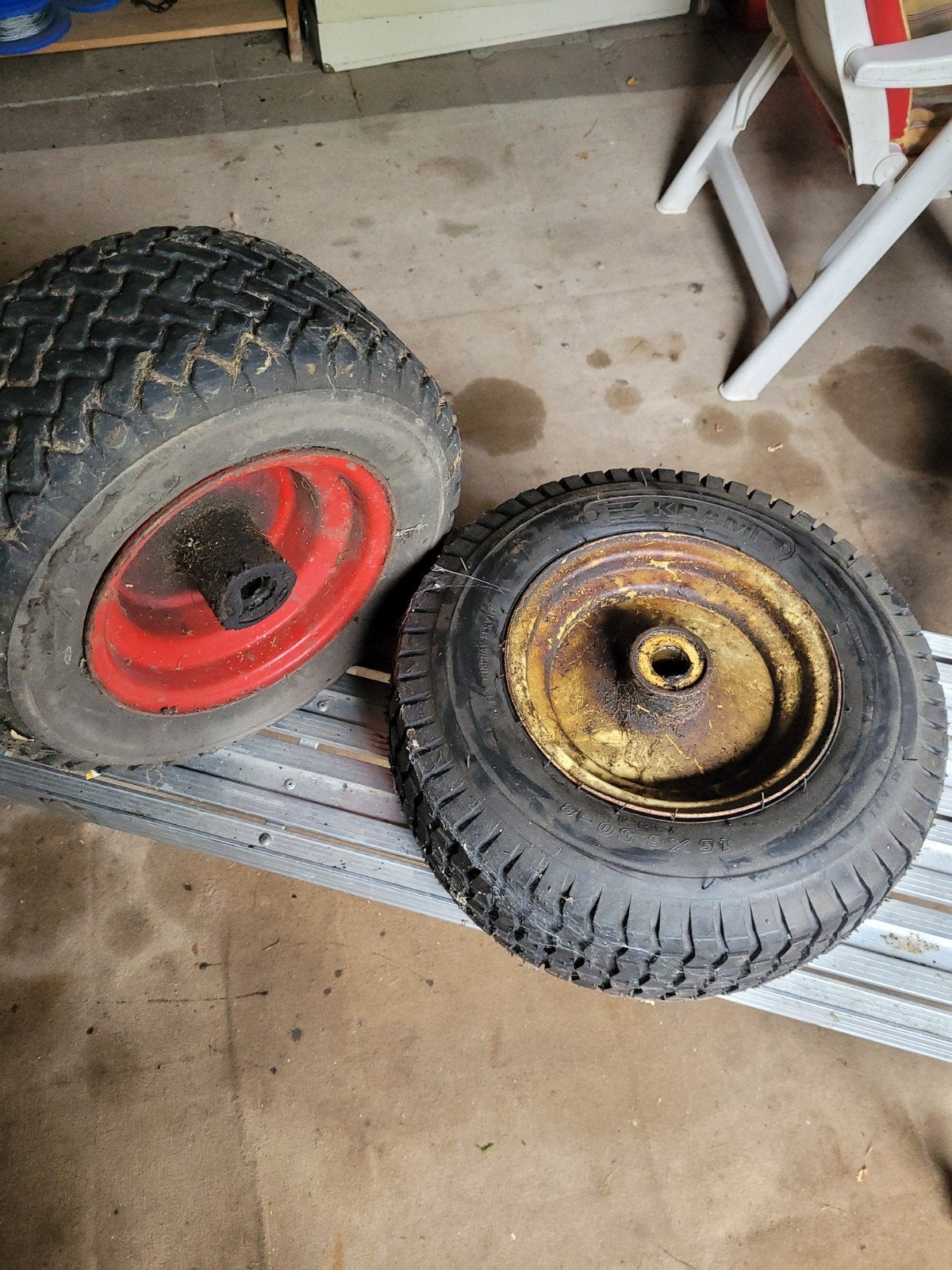 Wielen compleet voor bv. maaimachine, Tuin en Terras, Grasmaaiers, Ophalen, Gebruikt