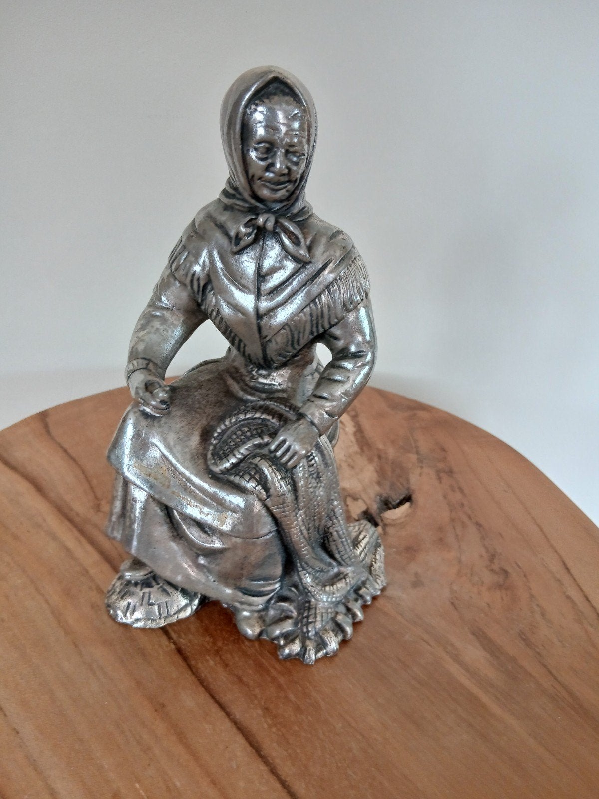 Verzilverd beeldje van zittende vrouw, Argenplast S.A., Ophalen of Verzenden