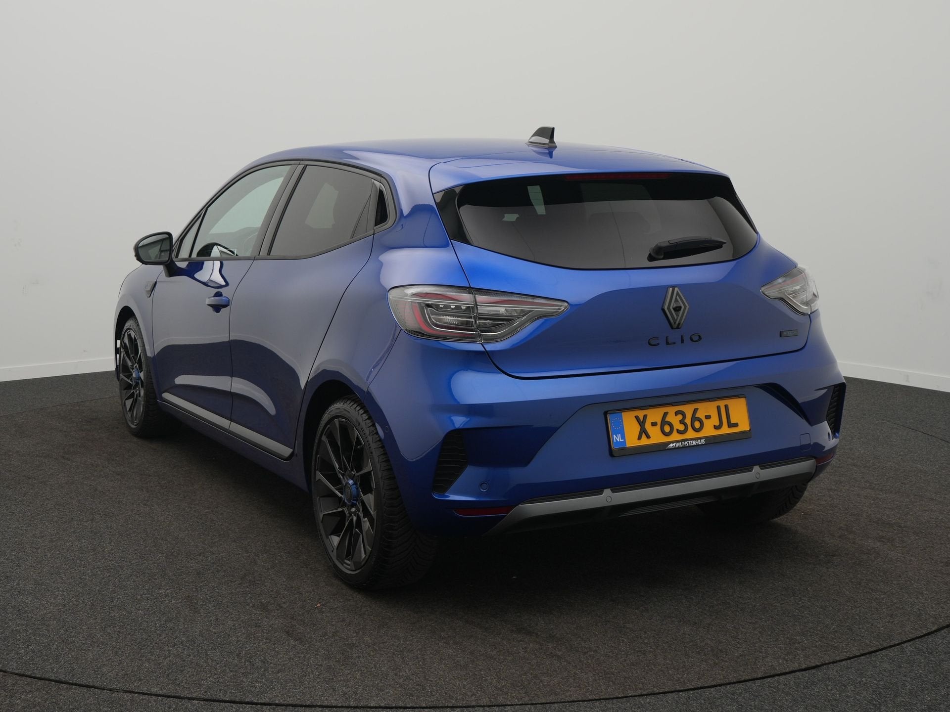 Renault Clio 1.6 E-Tech Full Hybrid 145 esprit Alpine - Bose, 12 maanden, Gebruikt, Blauw, Leder en Stof