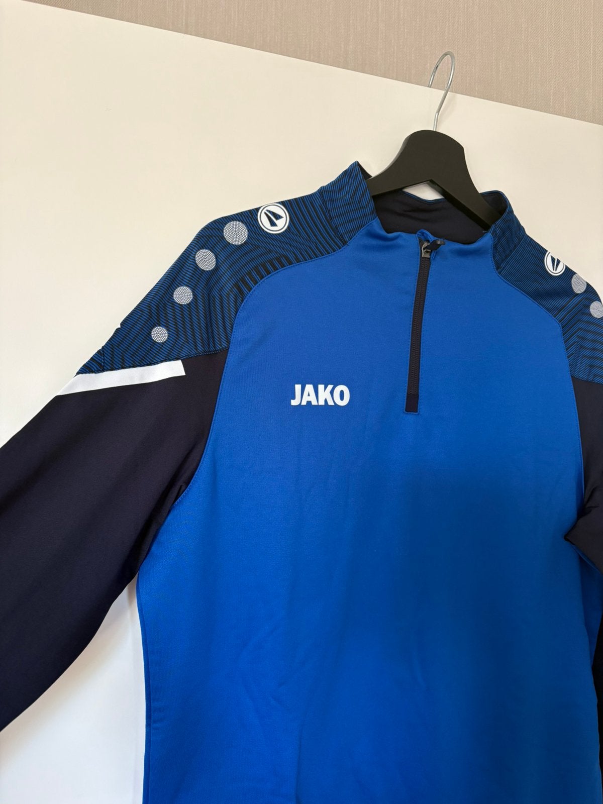 JAKO set: trui en 3 shirts maat M, Ophalen, Zo goed als nieuw, Voetbal