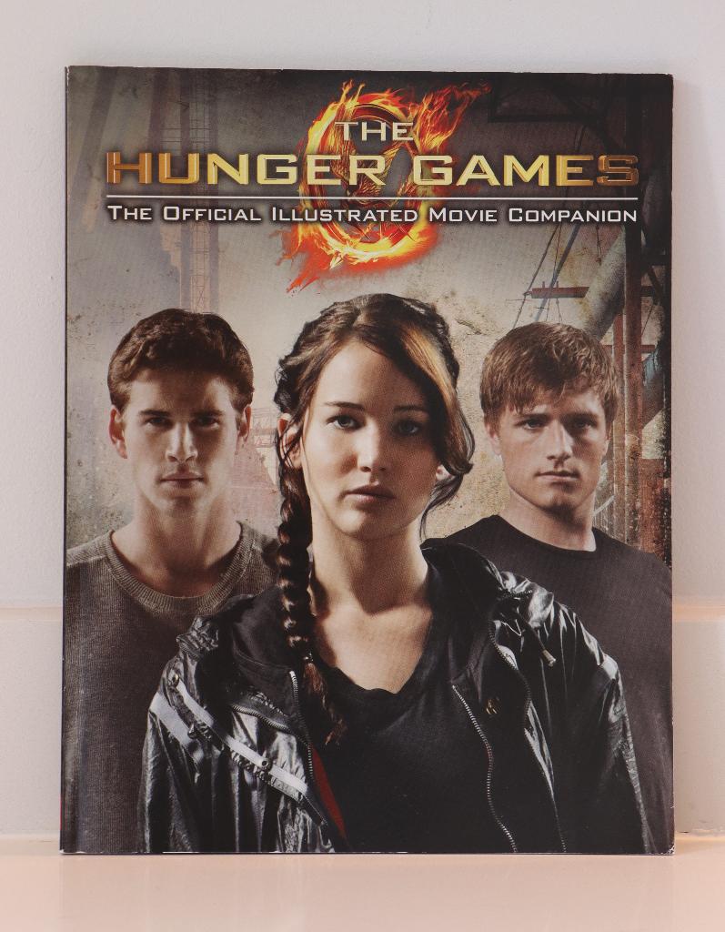 The Hunger Games – Official illustrated movie companion, Boeken, Ophalen of Verzenden, Zo goed als nieuw, Filmspecifiek