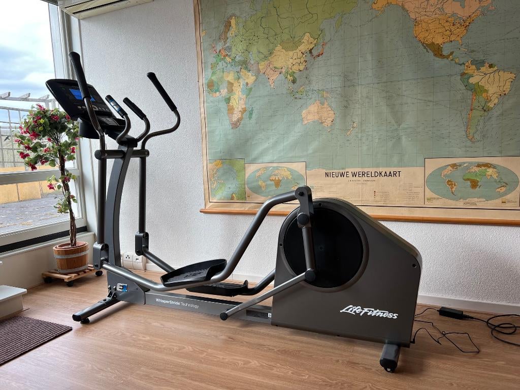 Life Fitness E1 Crosstrainer, Ophalen, Zo goed als nieuw, Buik, Crosstrainer