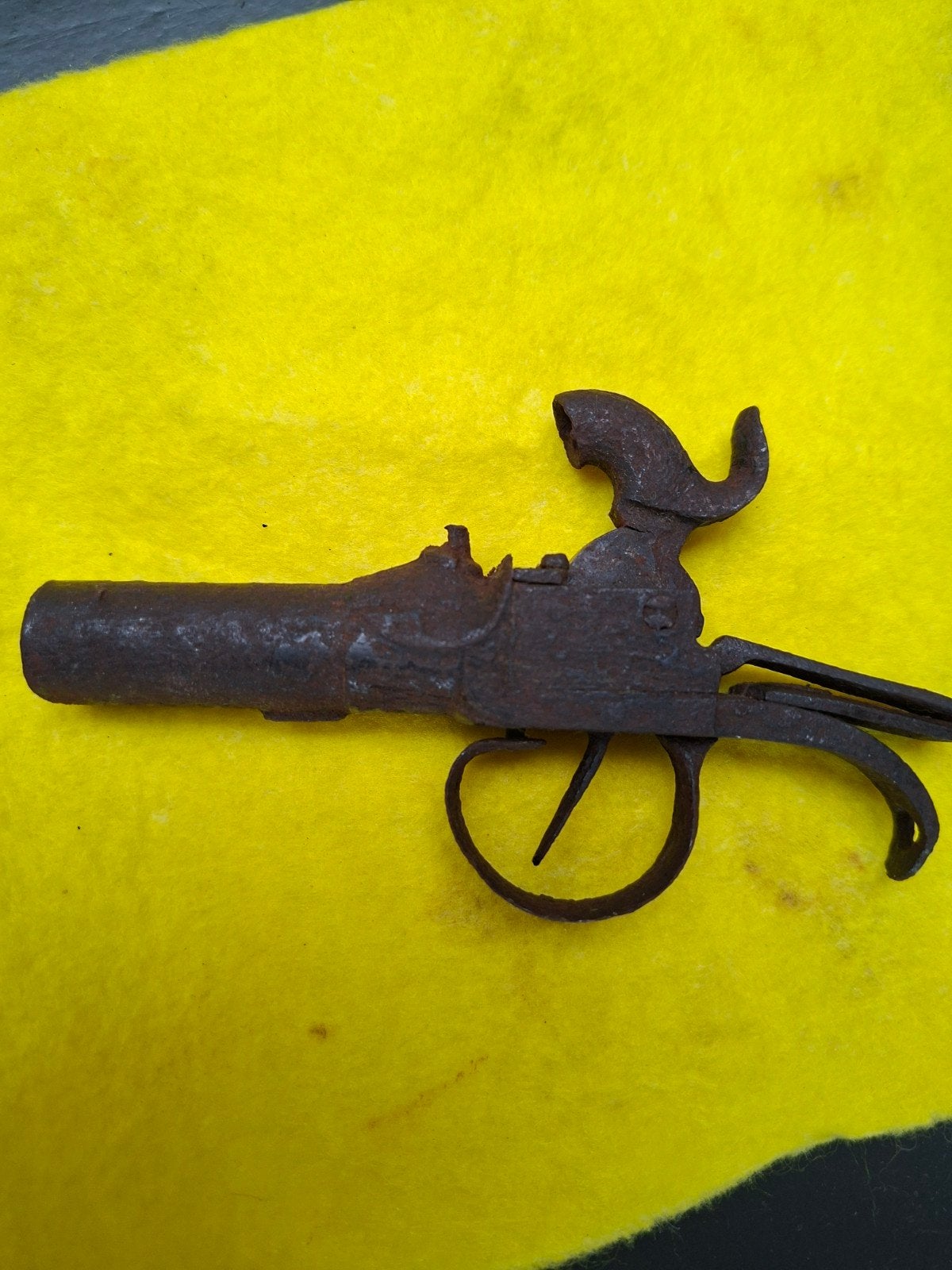 Oud roestig pistoolmechanisme - Antiek verzamelobject, Ophalen