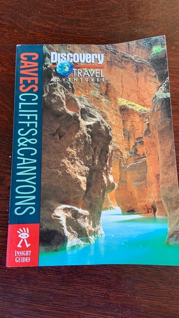 Caves cliffs & canyons, Ophalen of Verzenden, Europa, Reisgids of -boek, Overige merken