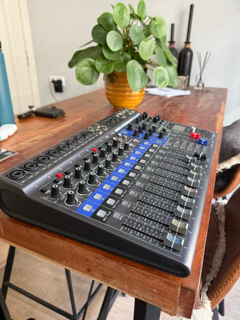 Zoom L12 LiveTrak digitale mixer/recorder (in goede staat), Ophalen of Verzenden, Zo goed als nieuw, 10 tot 20 kanalen, Microfooningang