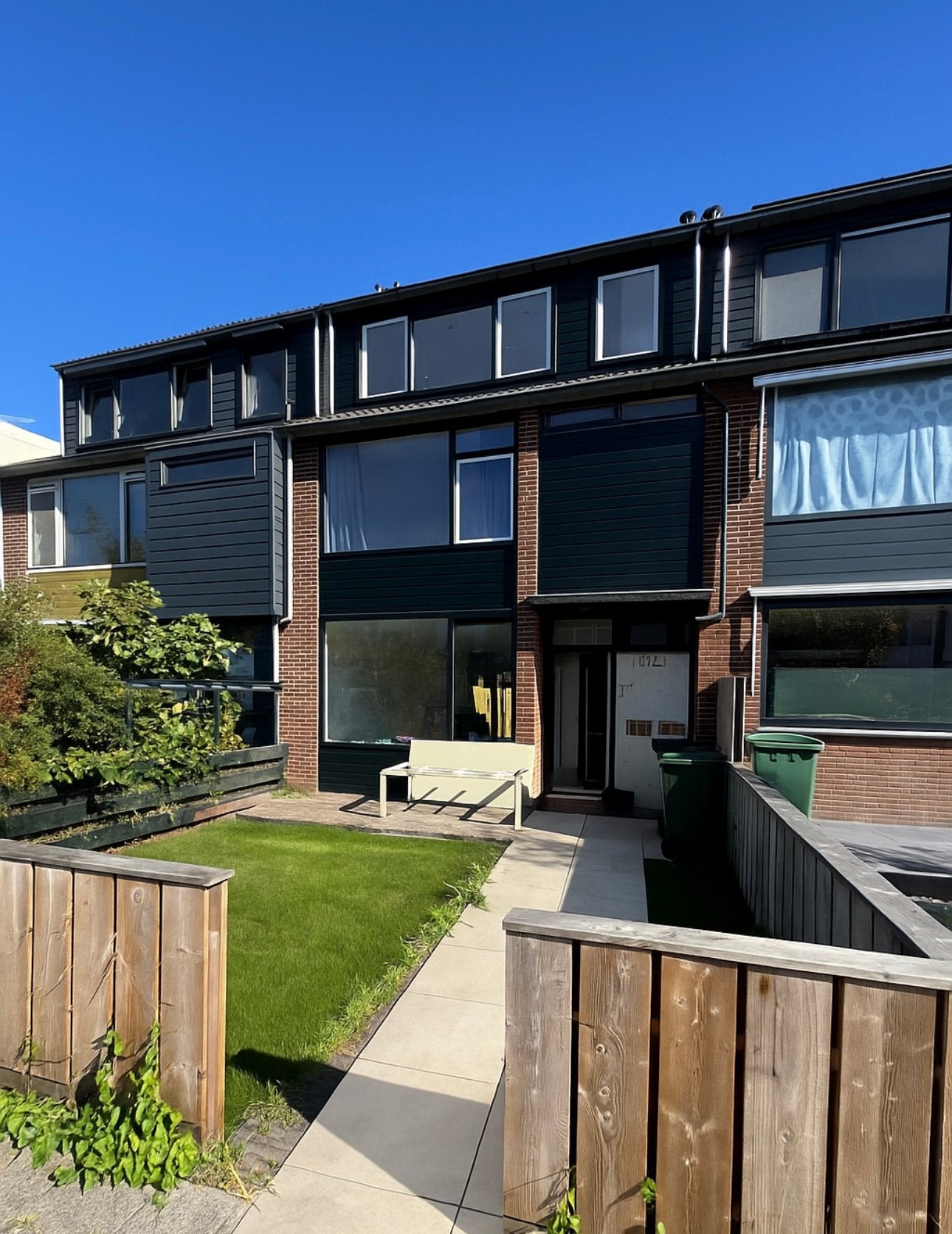 House for rent (4 bedrooms) with furniture, Huizen en Kamers, Huizen te huur, 110 m², Direct bij eigenaar, 5 kamers, Tussenwoning