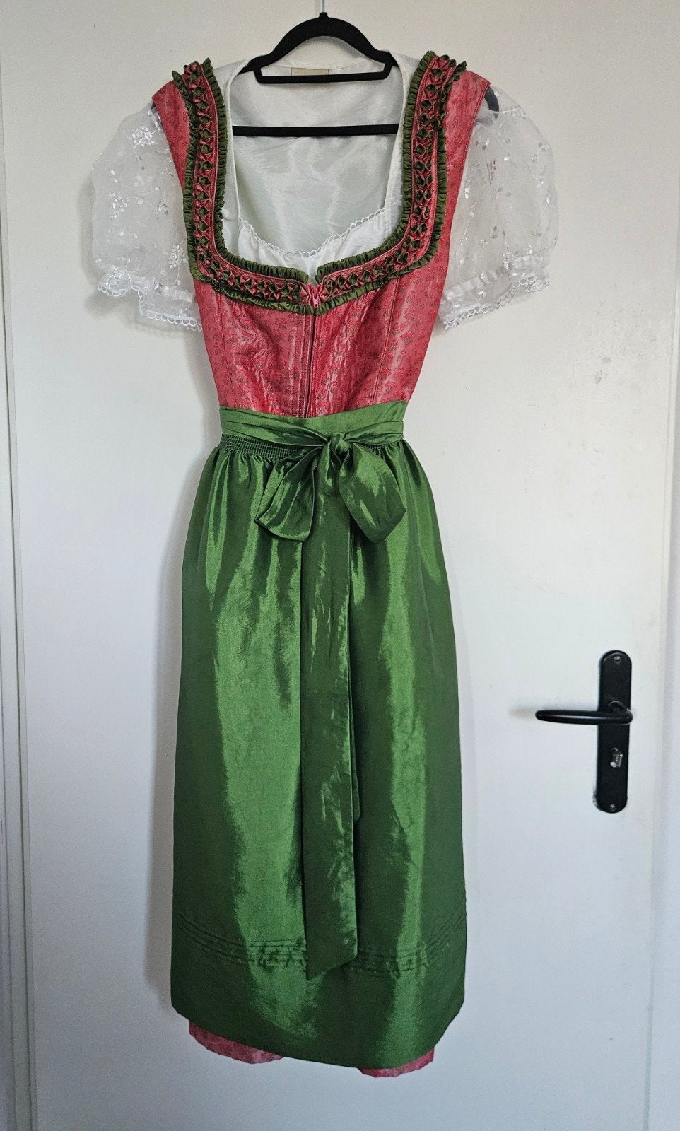 Oktoberfest! Originele Dirndl maat 44 met 2 blouses,  XXL, Ophalen of Verzenden, Zo goed als nieuw, Maat 46/48 (XL) of groter