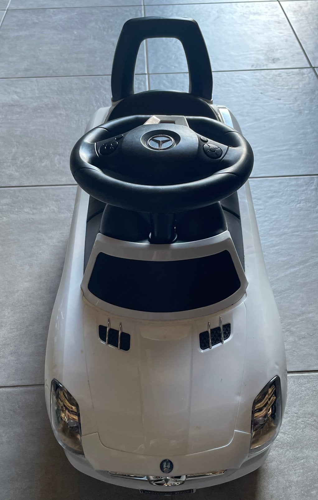 Loopauto Mercedes wit, Kinderen en Baby's, Speelgoed | Buiten | Voertuigen en Loopfietsen, Ophalen, Gebruikt, Loopvoertuig
