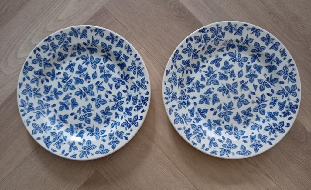 2 Ikea Churchill borden blauw wit, Huis en Inrichting, Keuken | Servies, Ophalen of Verzenden, Zo goed als nieuw, Overige stijlen