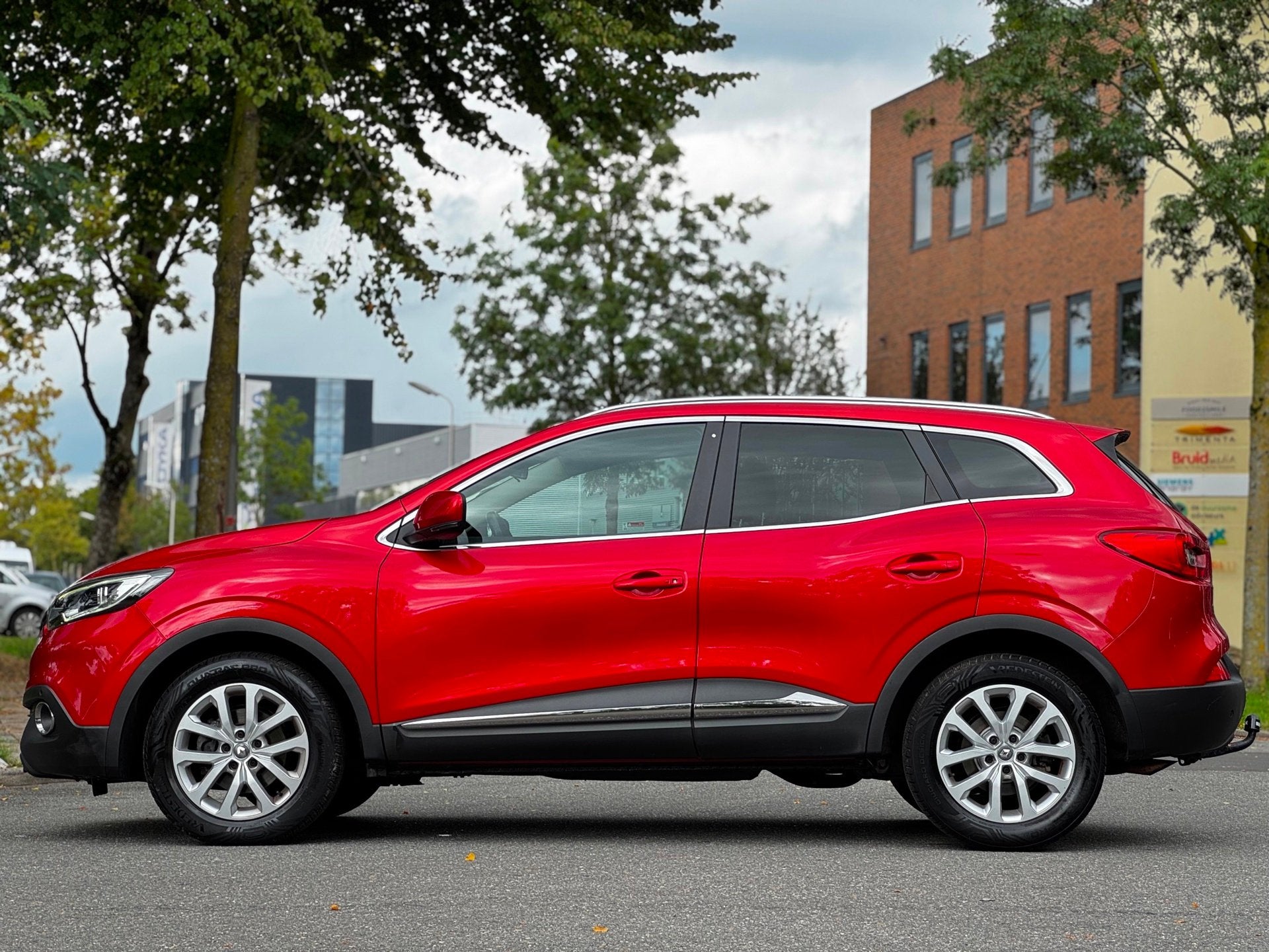 Renault Kadjar 1.2 TCe Bose|AUT|NAVI|TREKHAAK|CRUISE|PSENSOR, Auto's, Gebruikt, Euro 6, 4 cilinders, Geïmporteerd