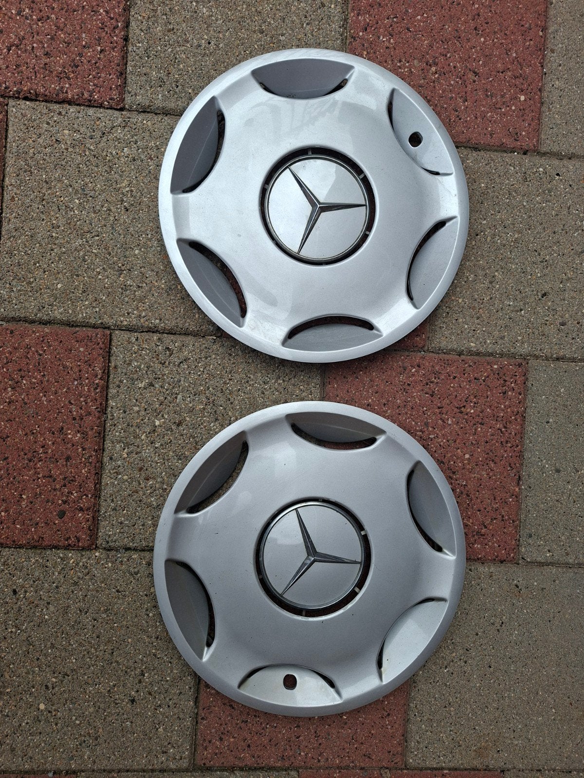 2x Mercedes-Benz wieldoppen, Ophalen of Verzenden