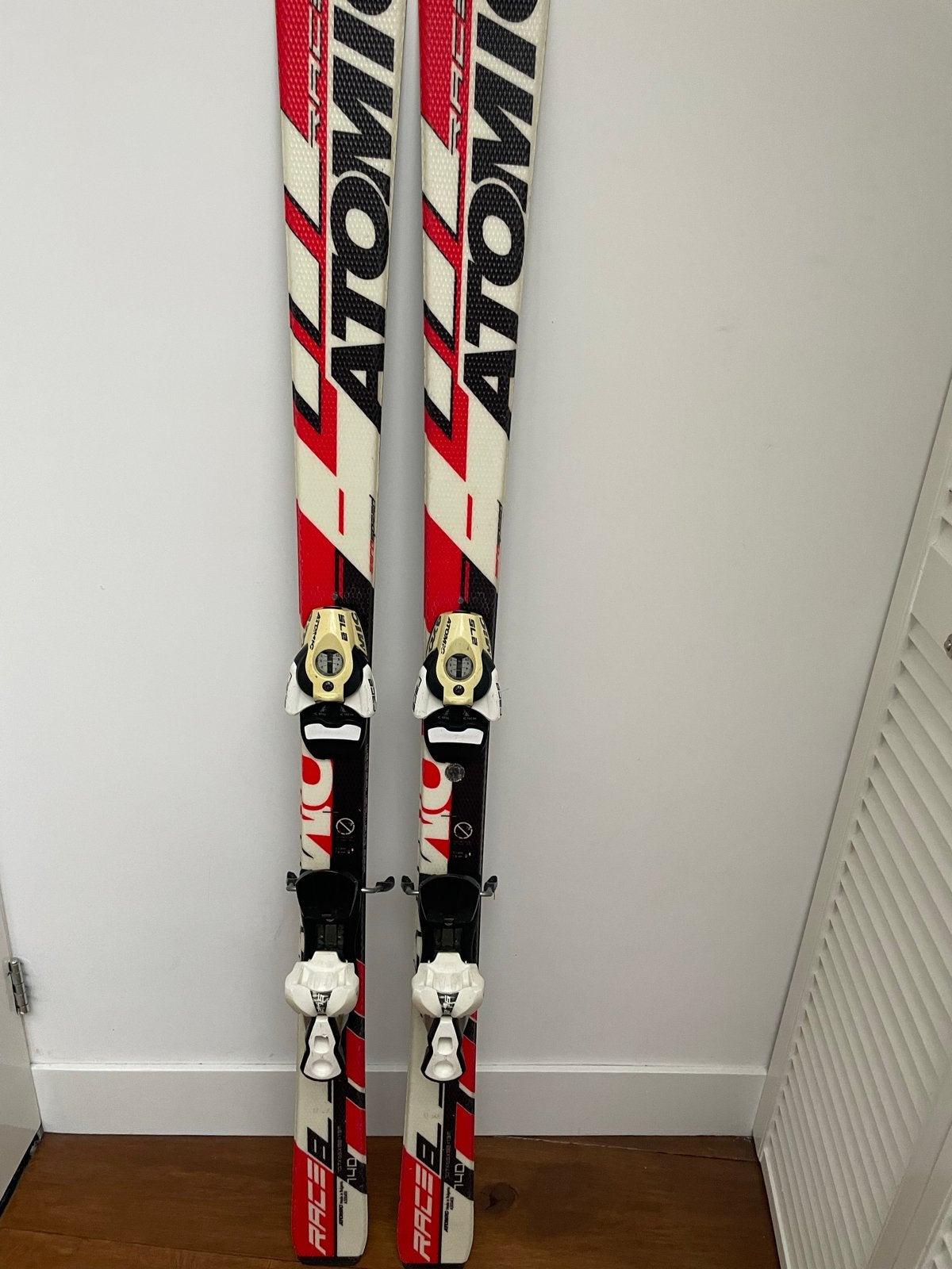 Atomic Race 7 Ski's 140 cm met bindingen, Ophalen, Gebruikt, 100 tot 140 cm, Atomic