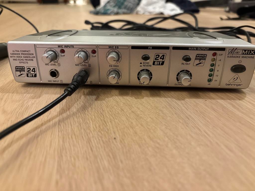 Behringer MiniMix MIX800 Karaokemachine met microfoon en kab, Ophalen, Gebruikt, Complete set