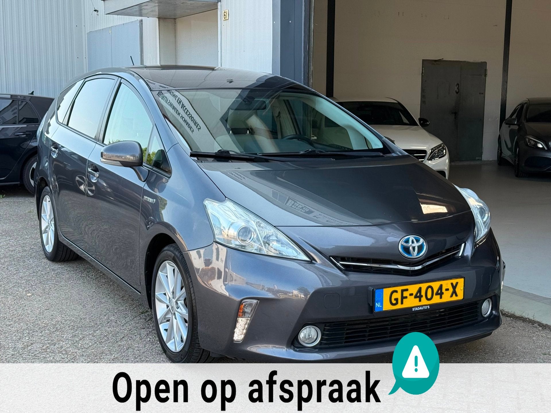 Toyota Prius Wagon 1.8 Dynamic Full Hybrid 7P Pano|Camera|Na, Auto's, Toyota, Stof, Beige, 4 cilinders, 7 stoelen