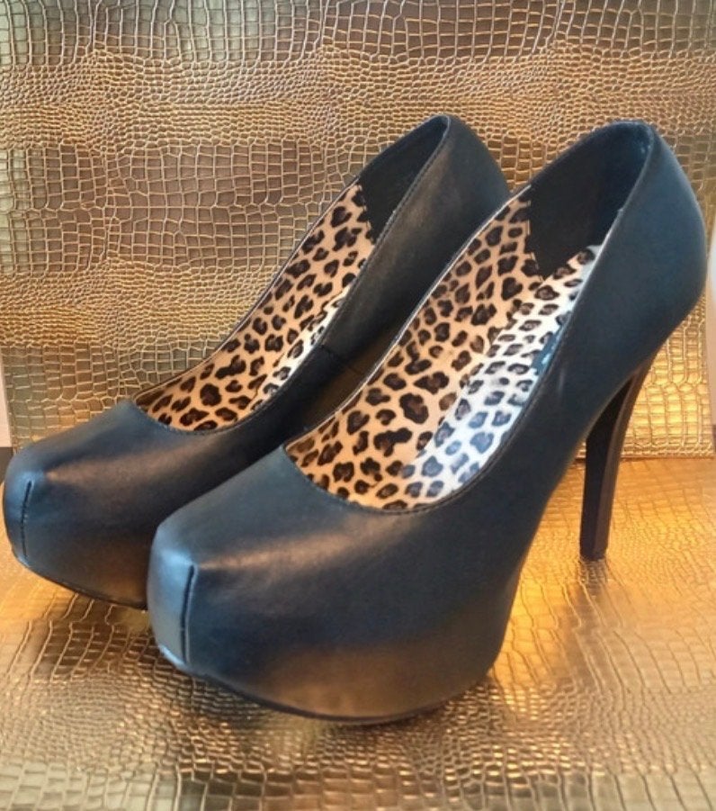 Zwarte pumps met luipaardprint binnenkant, Kleding | Dames, Pumps, Zwart, Ophalen of Verzenden, Zo goed als nieuw