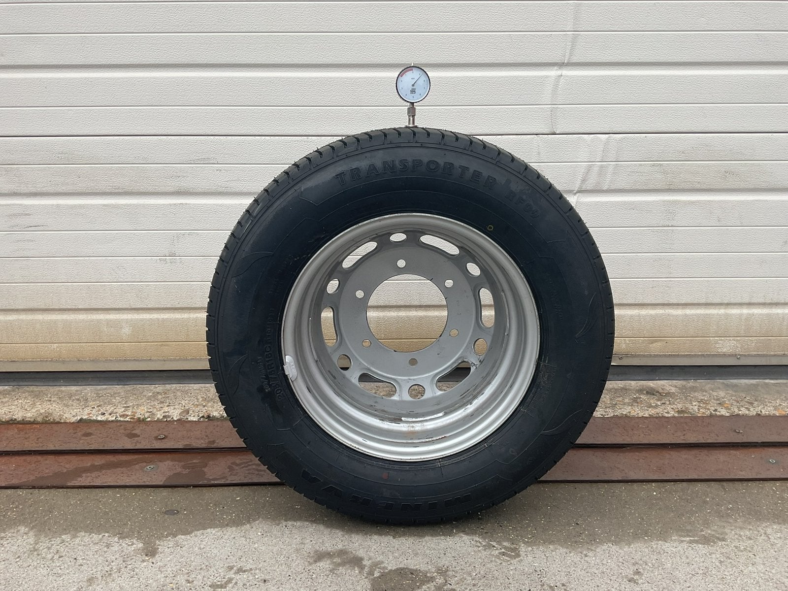 Nieuw Mercedes - Sprinter. Dubbellucht Wiel. 205 - 75 - 16., Ophalen, Bestelwagen, 16 inch, Banden en Velgen